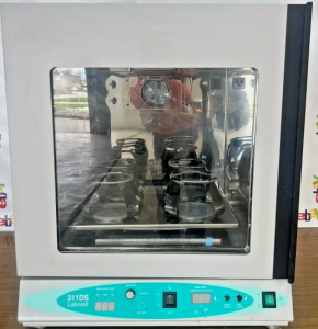 Labnet 211DS Shaking Incubator